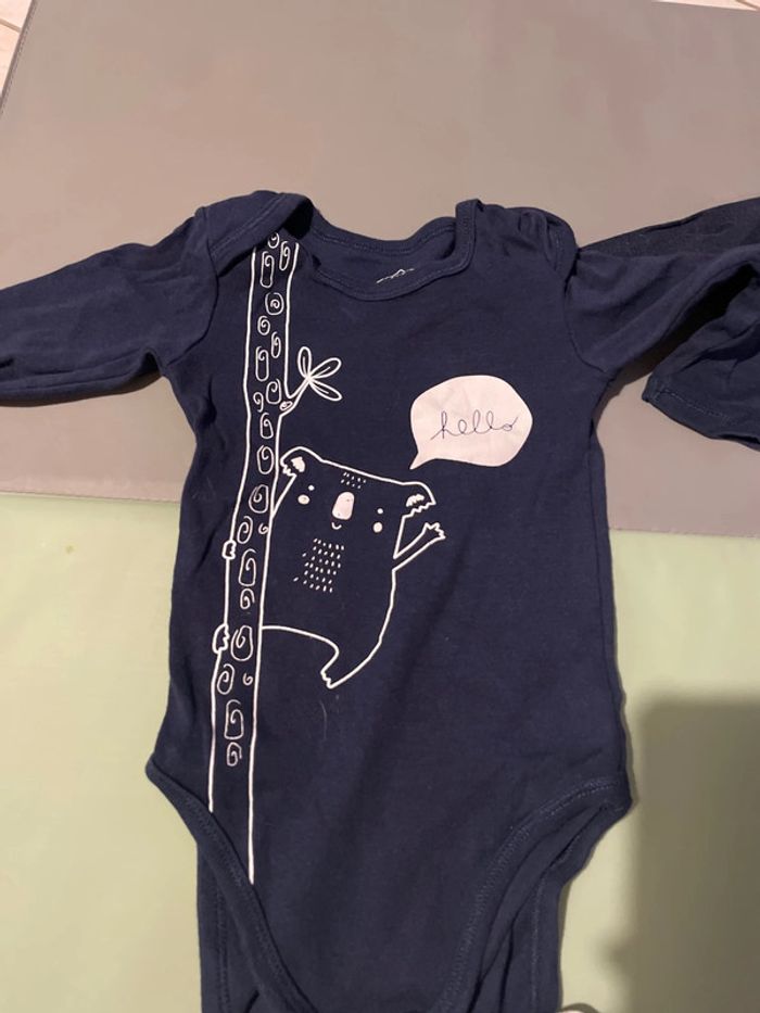 Mot de 3 bodies 12 mois - photo numéro 7