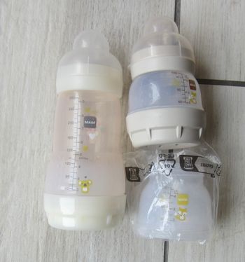 1 biberon de 260 Ml + 1 biberon et 1 recharge de 130 Ml.