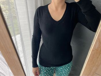 Pull femme col V noir