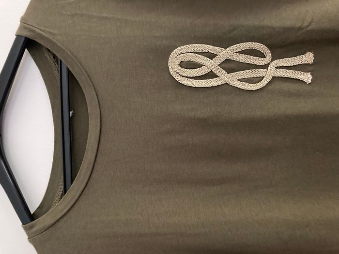 Tee-shirt avec corde dorée - photo numéro 2