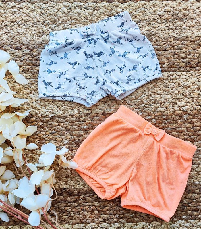 Lot de deux shorts taille 12 mois marque Creeks
