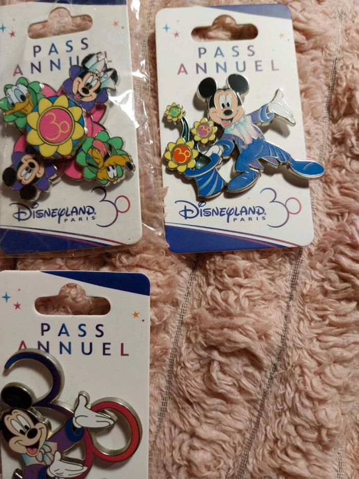 Pins Disney 30 ans anniversaire de disneyland paris - photo numéro 2