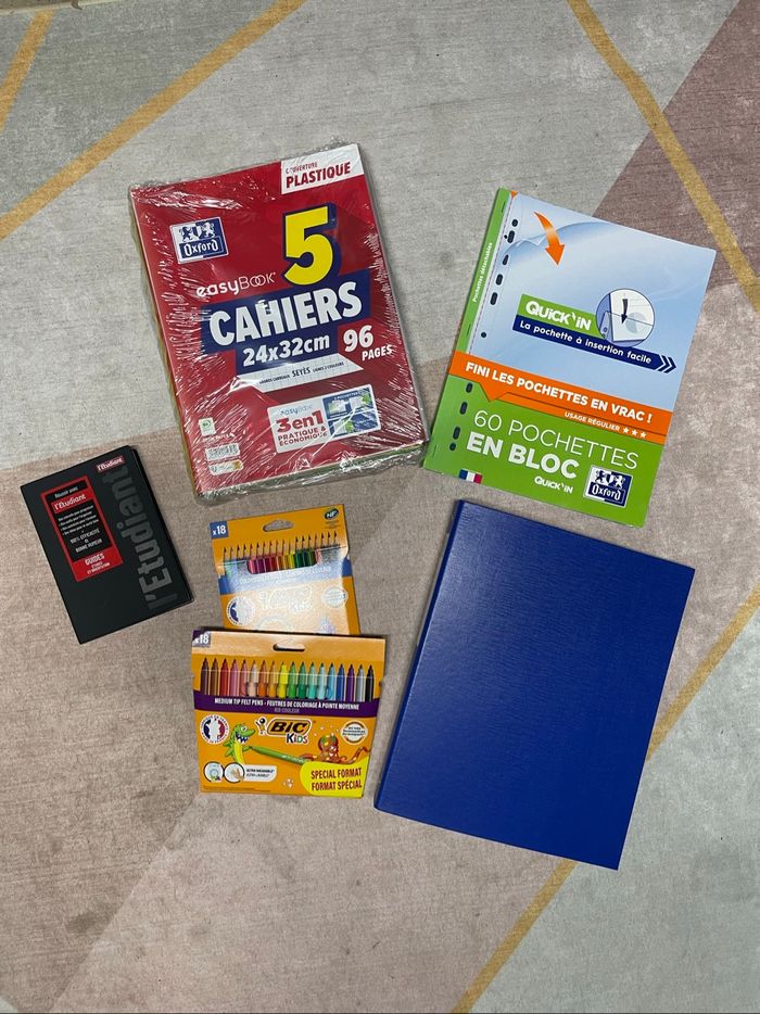 Lot de fournitures scolaires