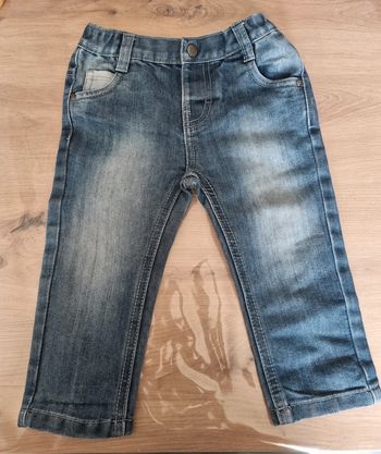 Jean taille 18 mois