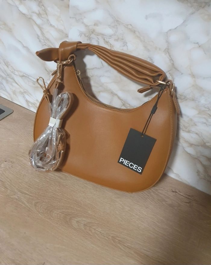 Magnifique sac à Bandoulière Pieces 🖤