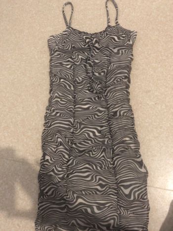 Robe très bonne état jamais porter