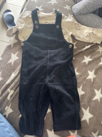 Salopette et t-shirt