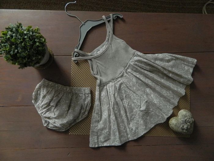 Robe d'été + culotte T 6 mois "3 Suisses" - photo numéro 2