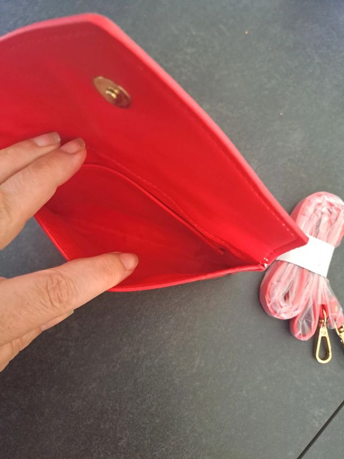 Pochette rouge - photo numéro 3