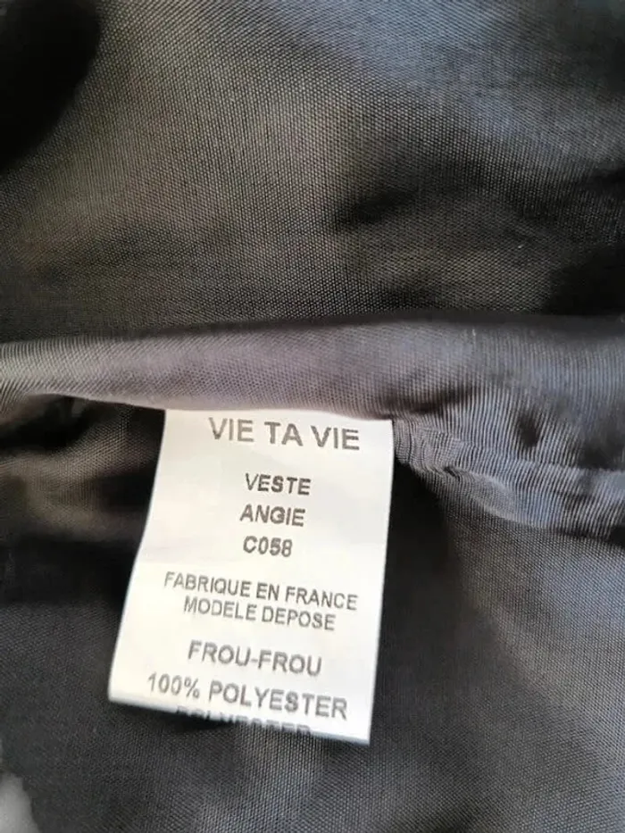 veste courte Vie ta Vie modéle frou frou fermeture au bas avec crochet - photo numéro 7