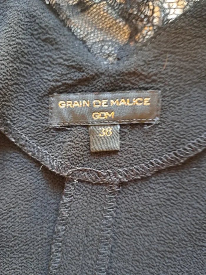 Robe noire encolure dentelle T 38 - photo numéro 5