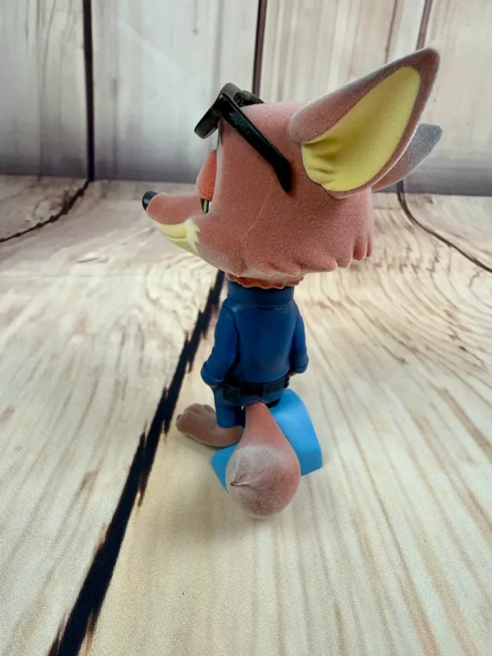 Figurine authentique Disney Japon Zootopie Nick Wilde Fluffy Puffy - tenue de policier - photo numéro 9