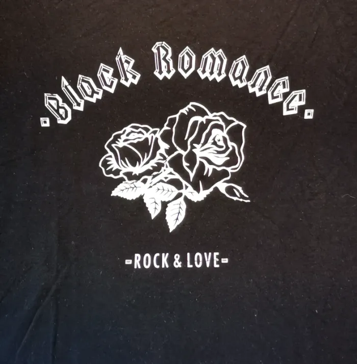 Tee-shirt noir rock taille XS - photo numéro 2