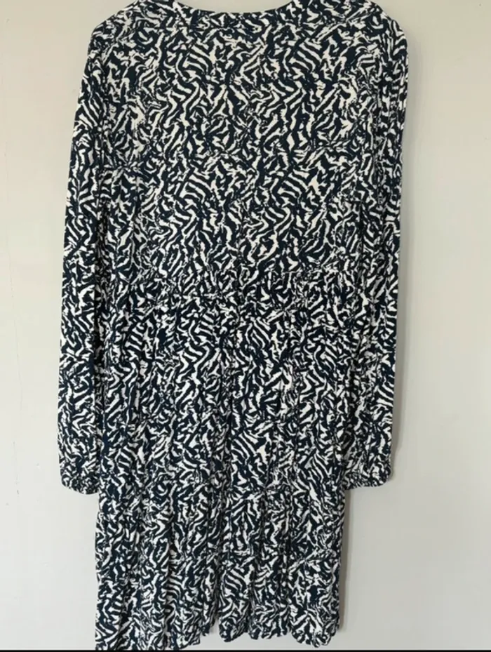 Robe marine et blanche C&A - taille 40 - photo numéro 5