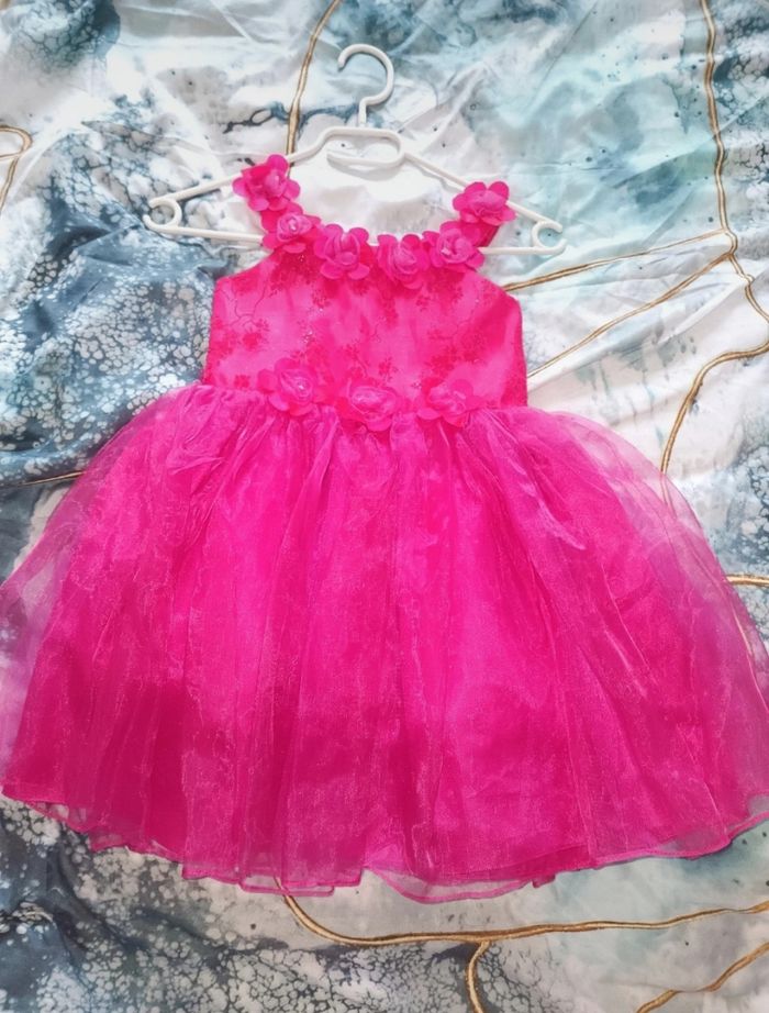 Deux robes cérémonie rose et blanche 5/6 ans
Idéal pour des sœurs ou des jumelles - photo numéro 2