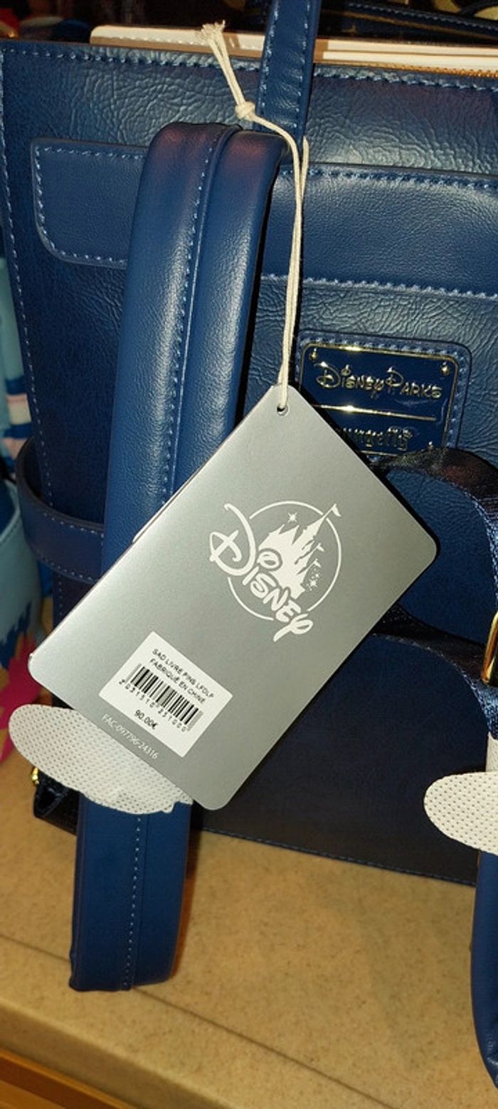 Pick-up sac loungefly livre Disney - photo numéro 3