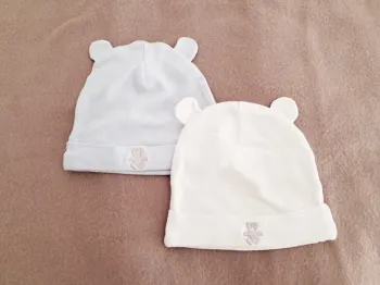 2 bonnets bébé + 1 gratuit