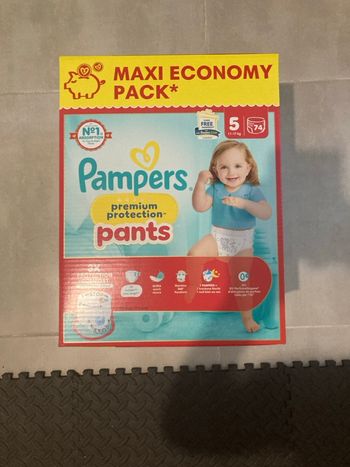 Un carton T5 premium pants