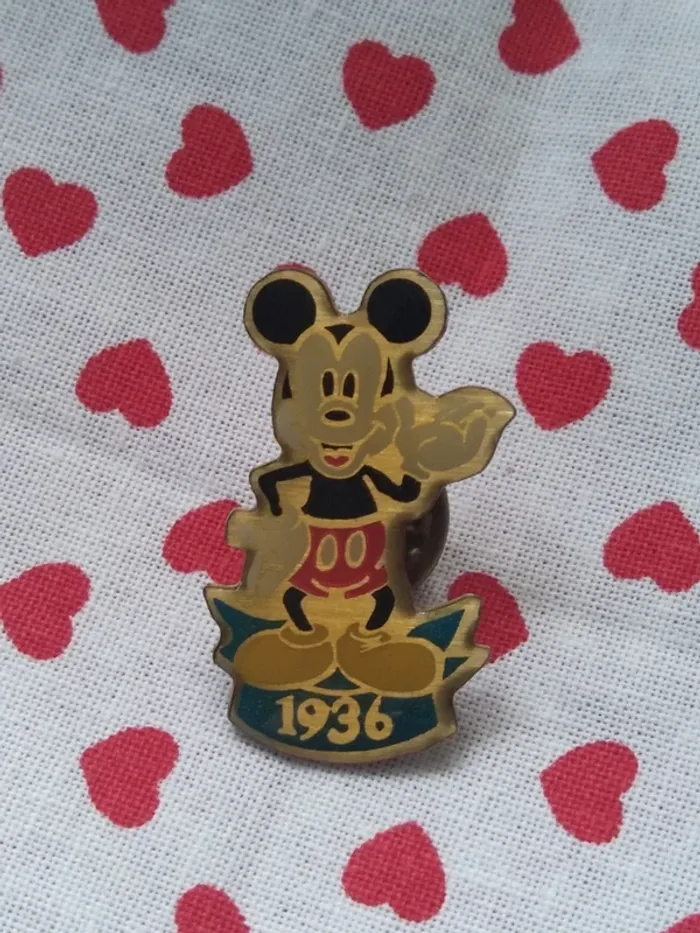 Pin's Mickey mouse Disney Disneyland Paris