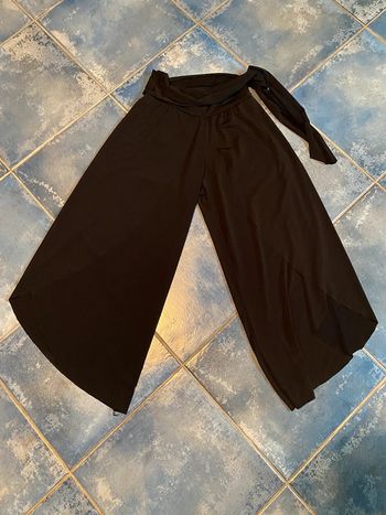 Pantalon jupe noire avec noeud