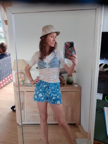 Chapeau femme type Panama beige petites fleurs p