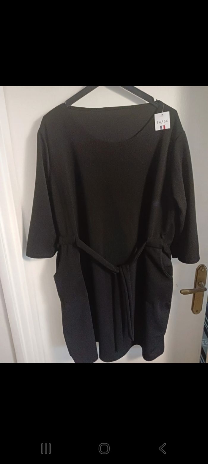 super robe taille 54 - NEUF
