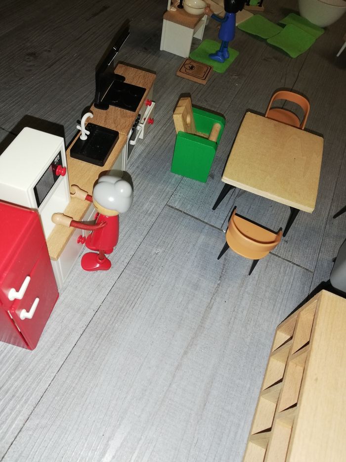 Lot figurines et meubles playtive - photo numéro 3