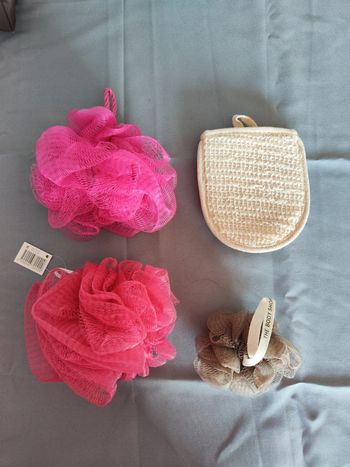 Lot de 3 fleurs de douche + gant exfoliant