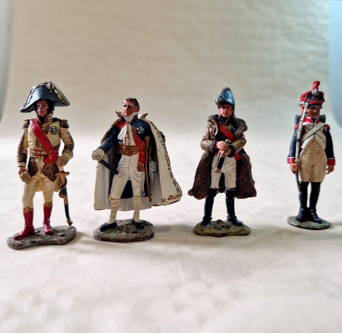 Lot de 4 figurines en plomb , peinte à la main  , Napoléon