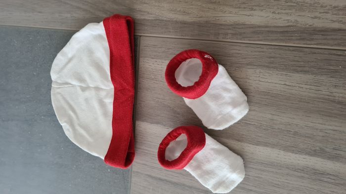 Bonnet et chaussettes - photo numéro 2