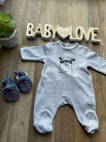 - Pyjama     - 0 mois  - Très bon état