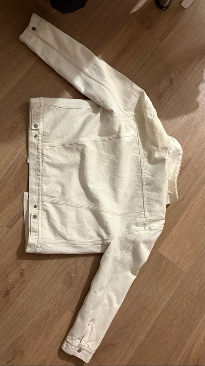 Veste en jean et moumoute - photo numéro 3