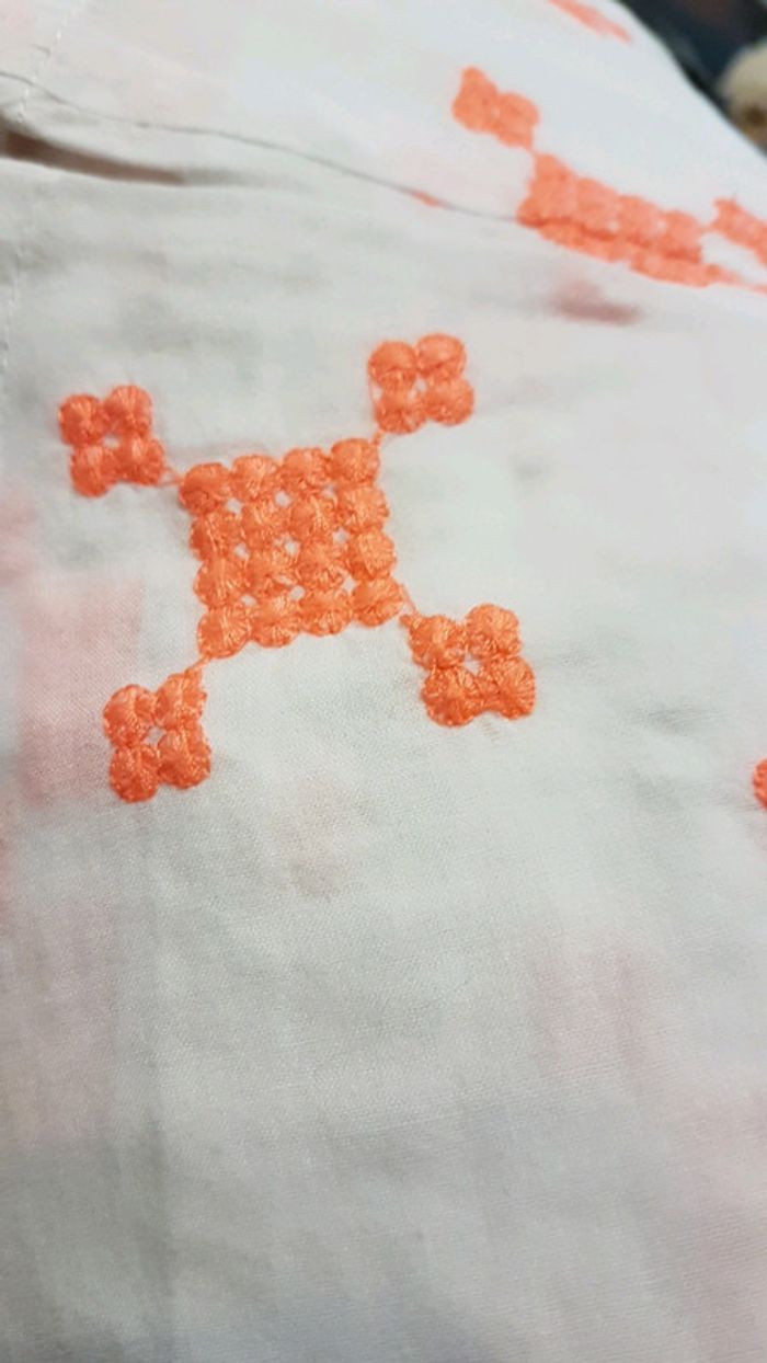 Jupe blanche à motif brodé, légère . 3ans fille. Lili Marelle - photo numéro 2