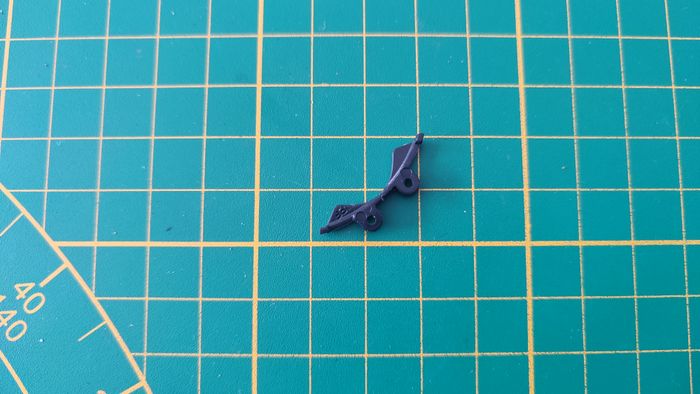 Pièce 19M du fascicule n°19 numéro 19 pièce détachée Renault R8 Gordini 1/8 1/8ème Eaglemoss collect