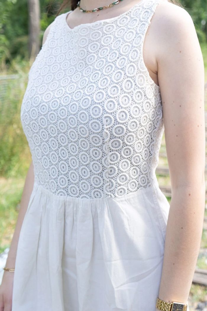 Jolie robe d’été ajourée blanc crème taille 38 123 Paris