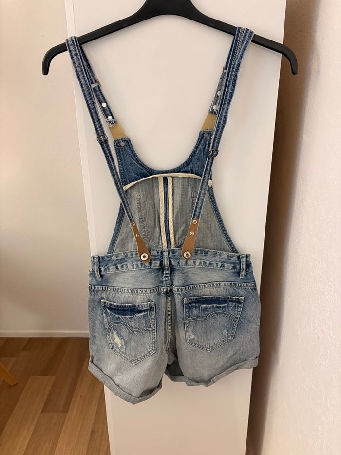 salopette en jeans - photo numéro 3