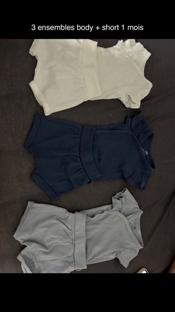 ensemble body short 1 mois