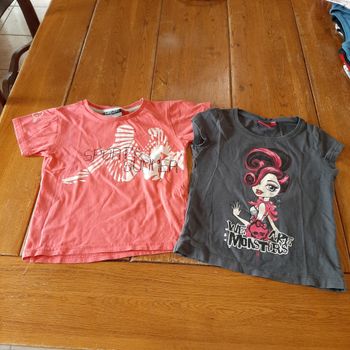 Lot 2 T-shirts Fille Kappa et Monster High 6 ans