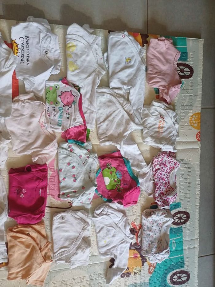 100 Vêtements 3 mois (t-shirt, pantalon, bodys, pyjamas et autres) - photo numéro 3