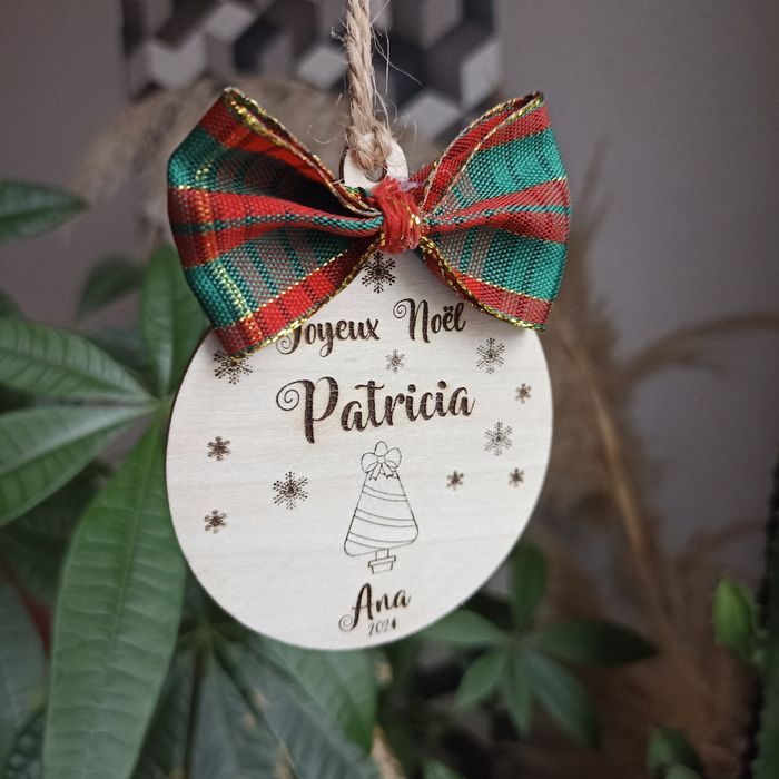 Boule de Noël en bois Maîtresse, nounou, Atsem, parrain, marraine _ Cadeau maîtresse - photo numéro 5