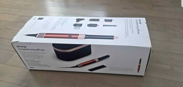 Brosse à cheveux Dyson Airwrap neuf , avec tous ses accessoires et sa boîte d'origine.
