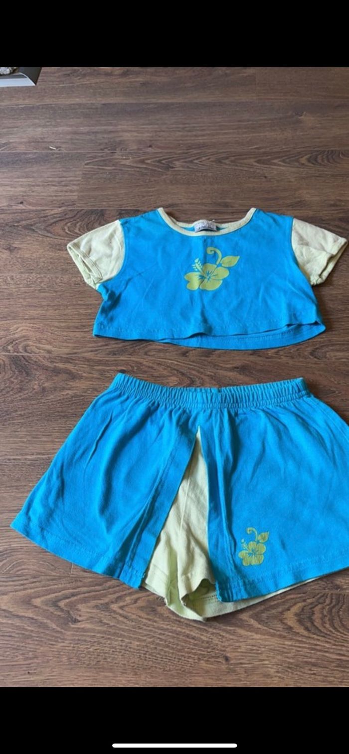 Ensemble short + haut 3 Suisses 8 ans