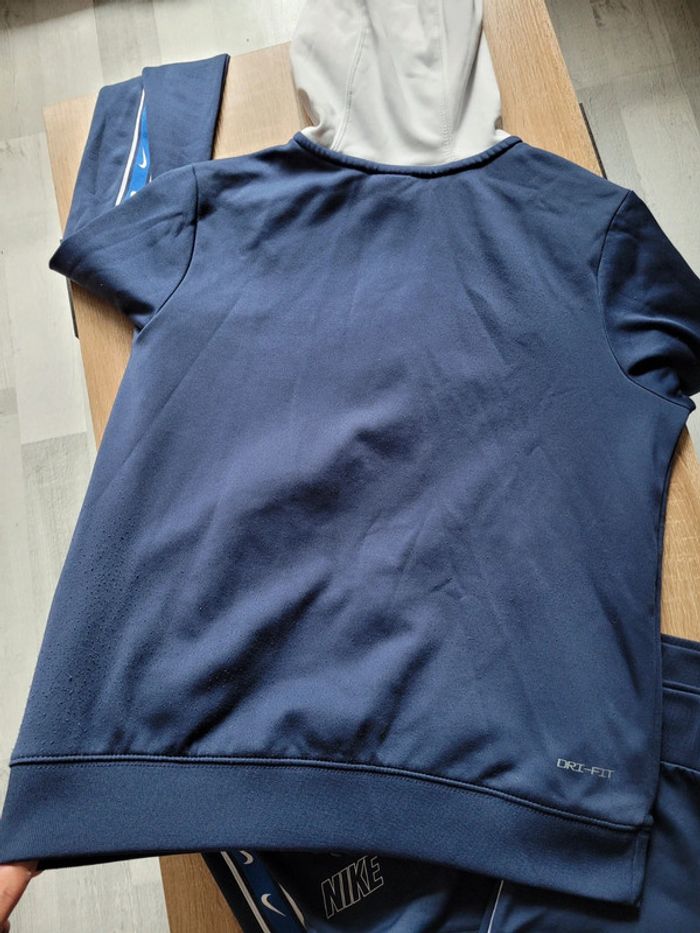 🔥 Ensemble Nike 🔥 Taille 147/158 - photo numéro 4