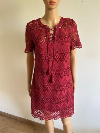 Robe bordeaux en dentelle à manches courtes Morgan taille 36 comme neuve