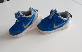 Baskets Nike taille 21