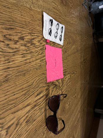 Lunettes de soleil Promod avec étui et chiffon léopard violet noir