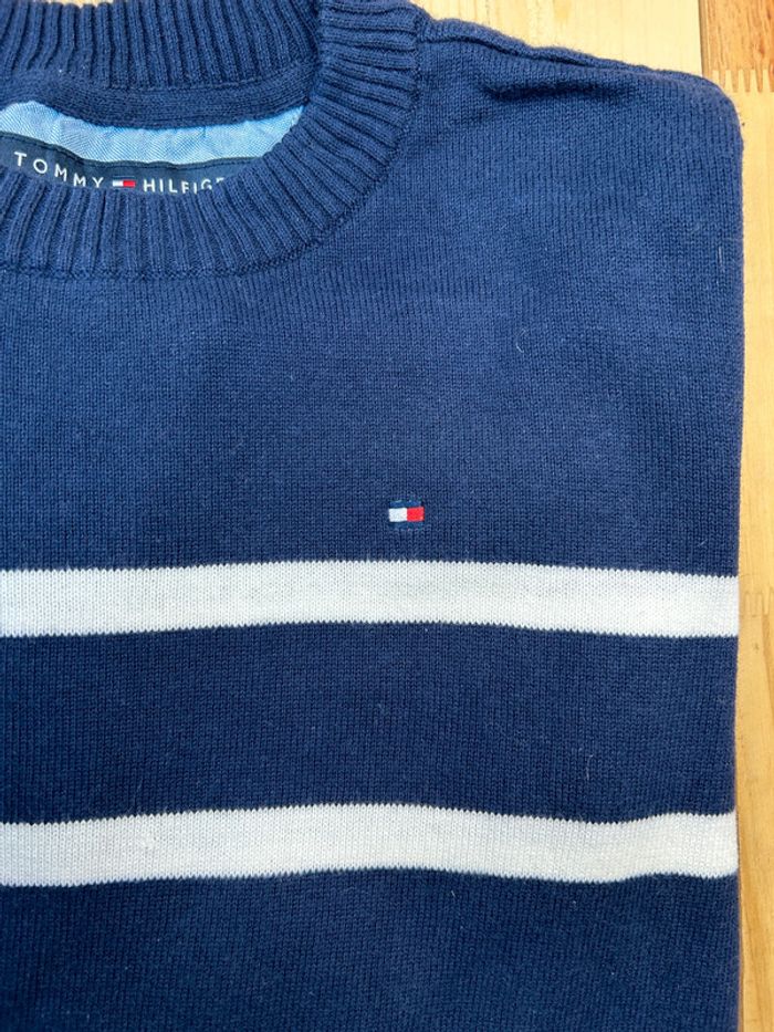 Pull Tommy Hilfiger Enfant M (12-14 ans) Marine Rayé Blanc - Très Bon État - Léger Défaut ST053 - photo numéro 5