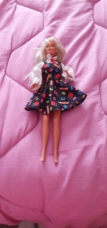 barbie vintage maîtresse d école et son tableau et pupitre