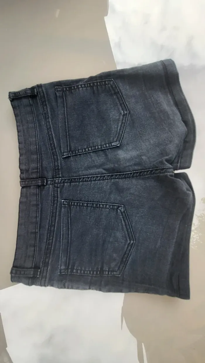 Short noir 12 ans - photo numéro 3