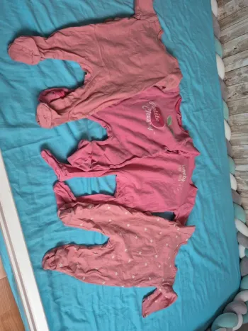4 pyjamas Léger 9mois